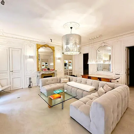 Parisian Luxury - Champs-elysees Apartment